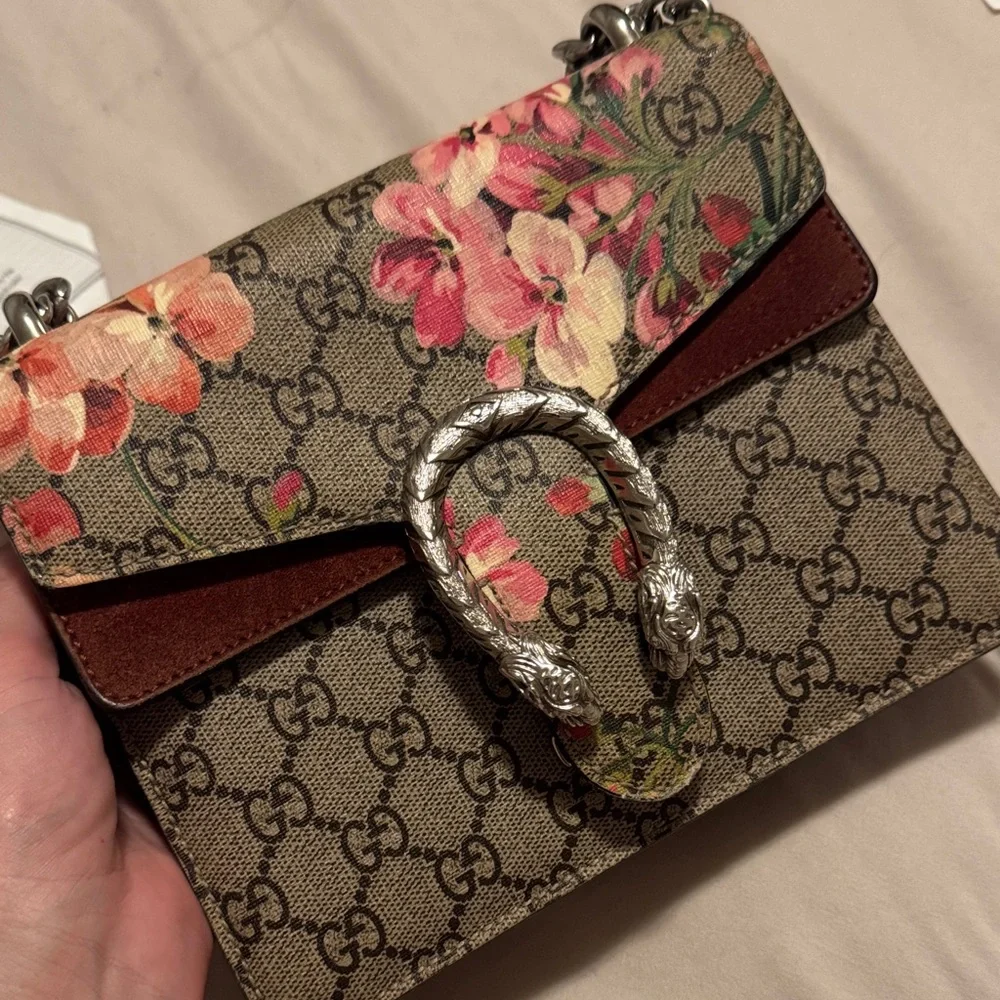 AuthenticGucci Beige GG Supreme Canvas Crossbody with Pink Floral and Brown Trim - Picture 1 of 8